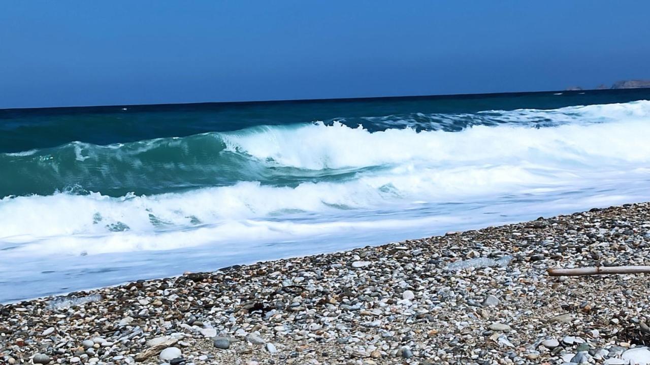 - τίνα *